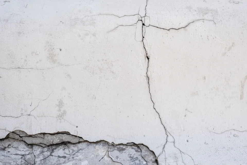 Detalhe de problema em parede, em fotografia ilustrativa